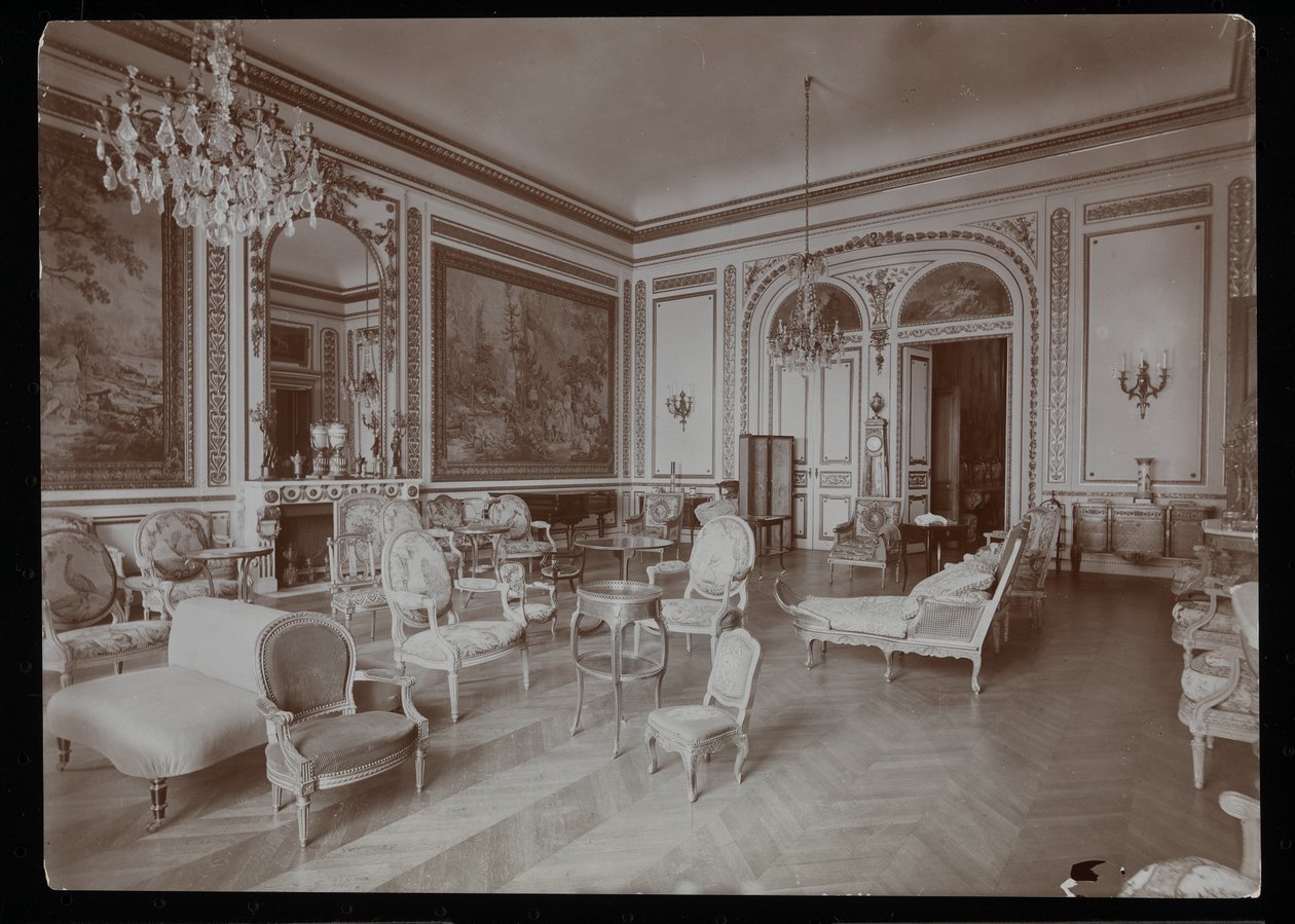 Ein großer Raum in der Residenz der Gräfin De Ganay, Paris, 1890-1910 von Byron Company
