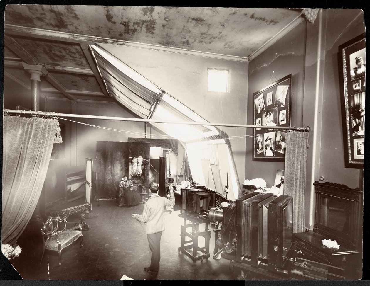 Ein Porträtfotografenstudio, 1896-98 von Byron Company