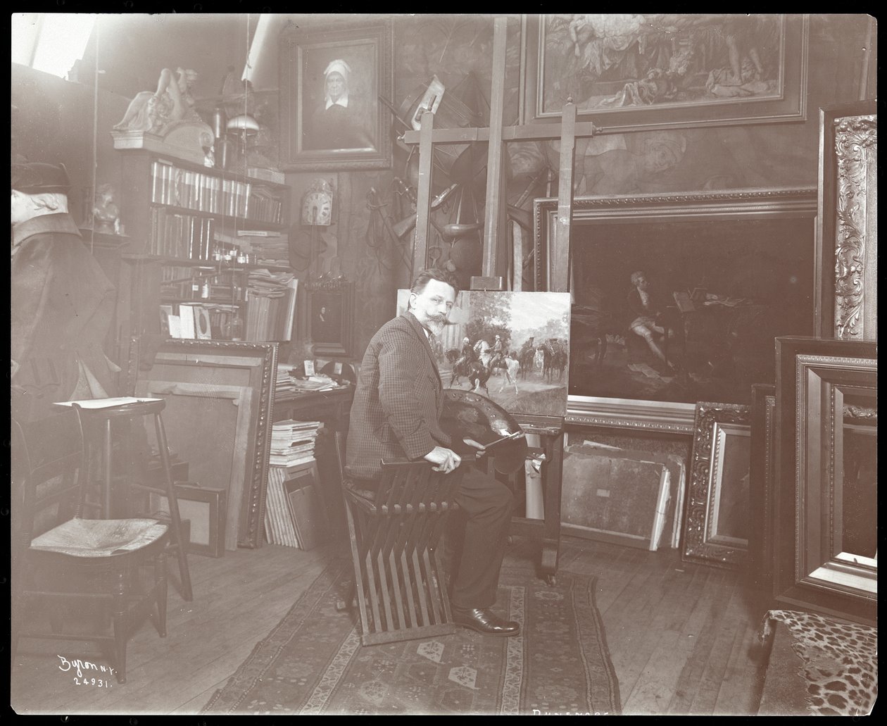 Künstler bei der Arbeit an einem Gemälde, 1907 von Byron Company