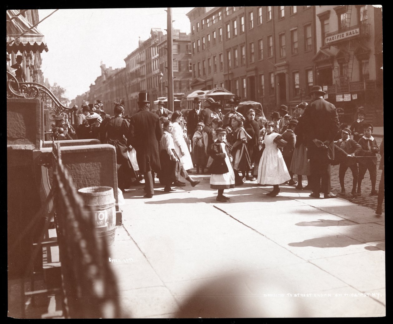 New Yorker Straßenszene, 1898 von Byron Company