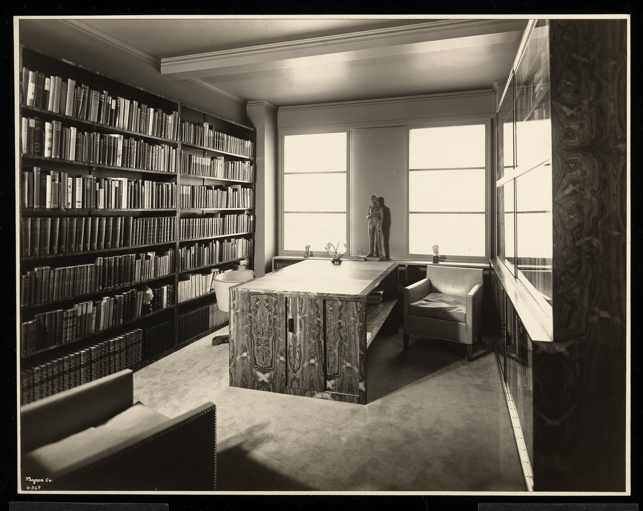 Die Bibliothek im Haus von Mr. John A. Dunbar, 50 East 77th Street, New York, 1931 von Byron Company