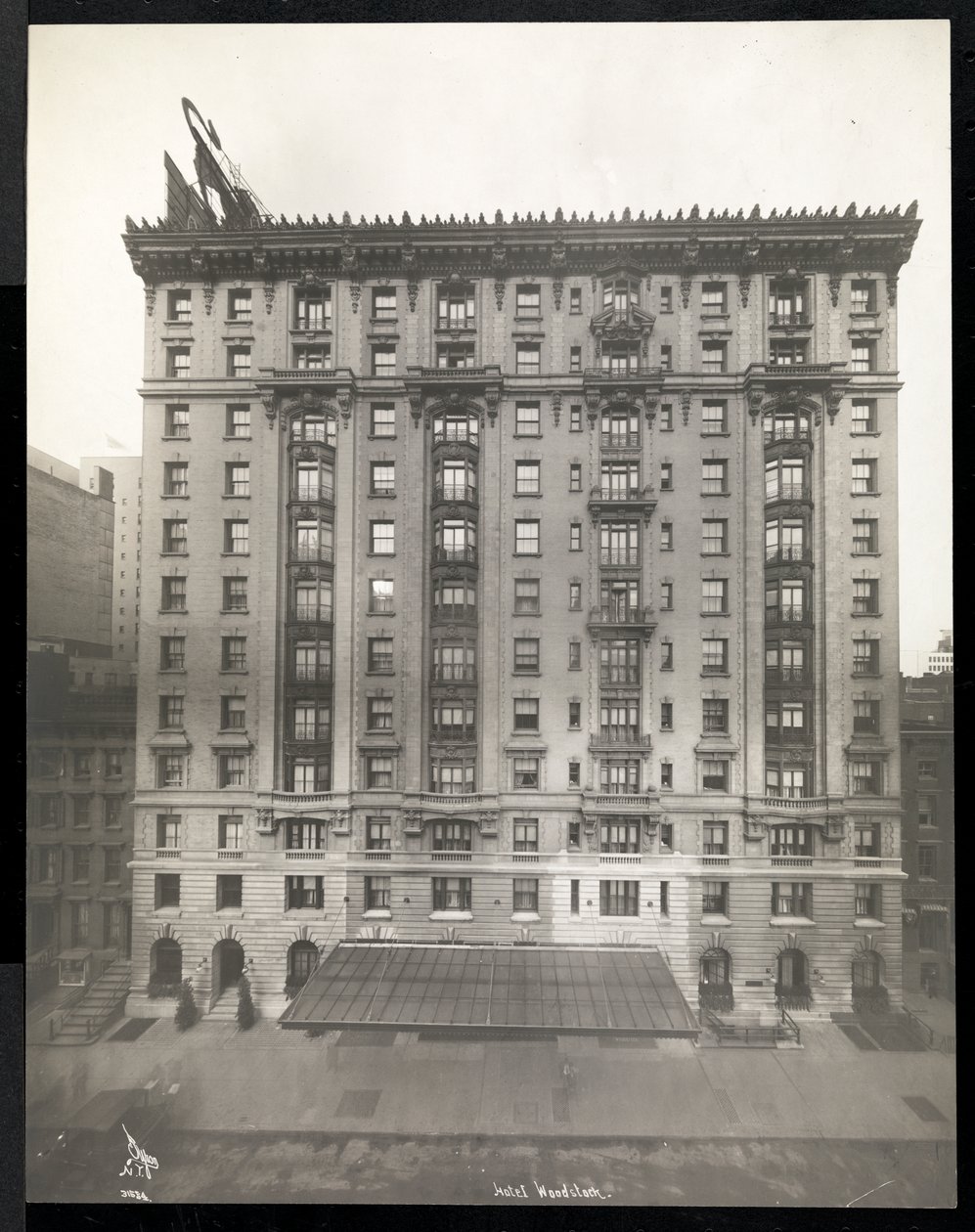 Hotel Woodstock in der 127 West 43rd Street, New York, 1911 oder 1912 von Byron Company