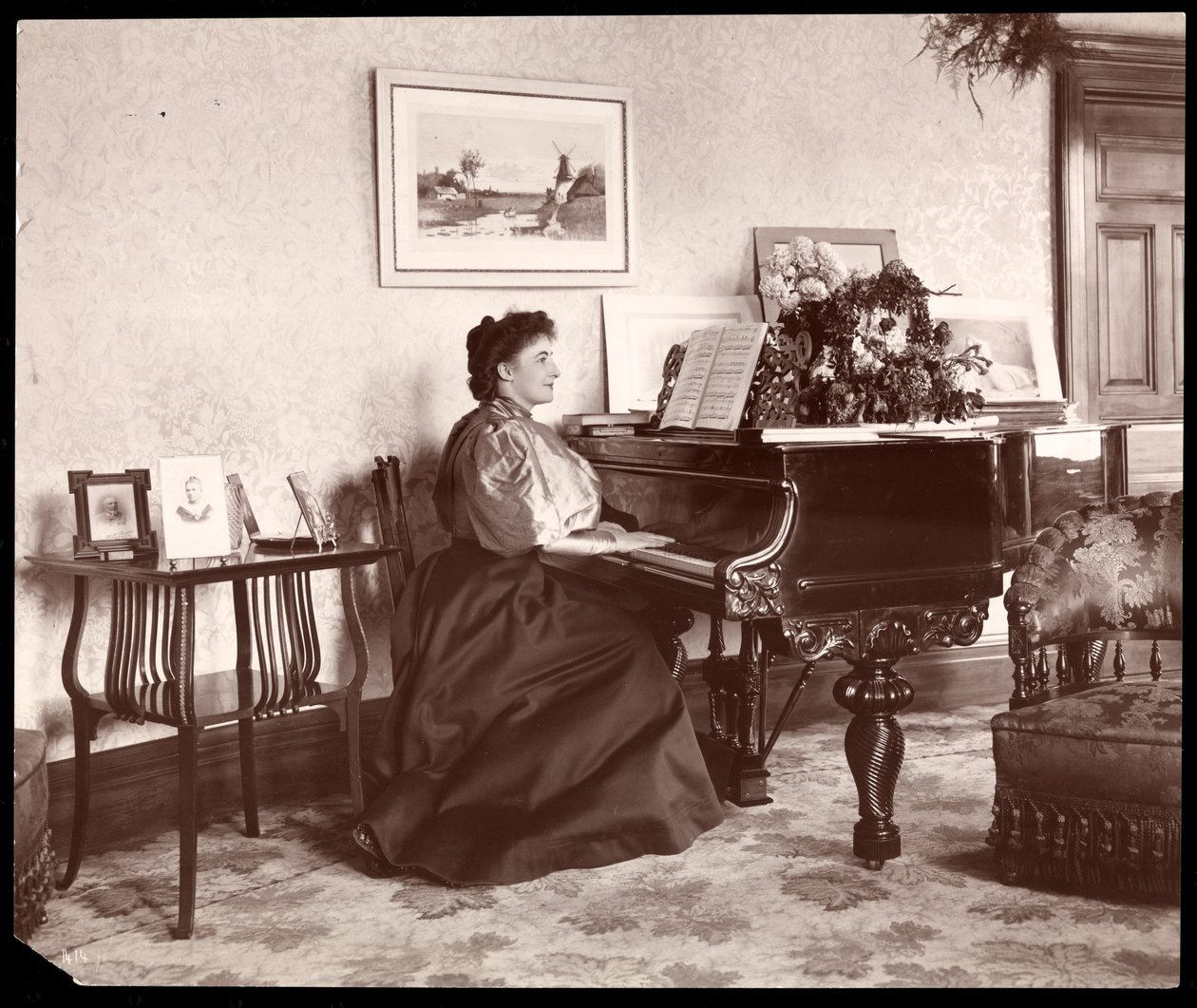 Madame Frances Saville zu Hause, 1895 von Byron Company