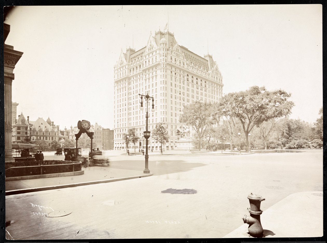 Das Plaza Hotel, 5th Avenue und 59th Street, New York, 1907 (Silbergelatineabzug) von Byron Company