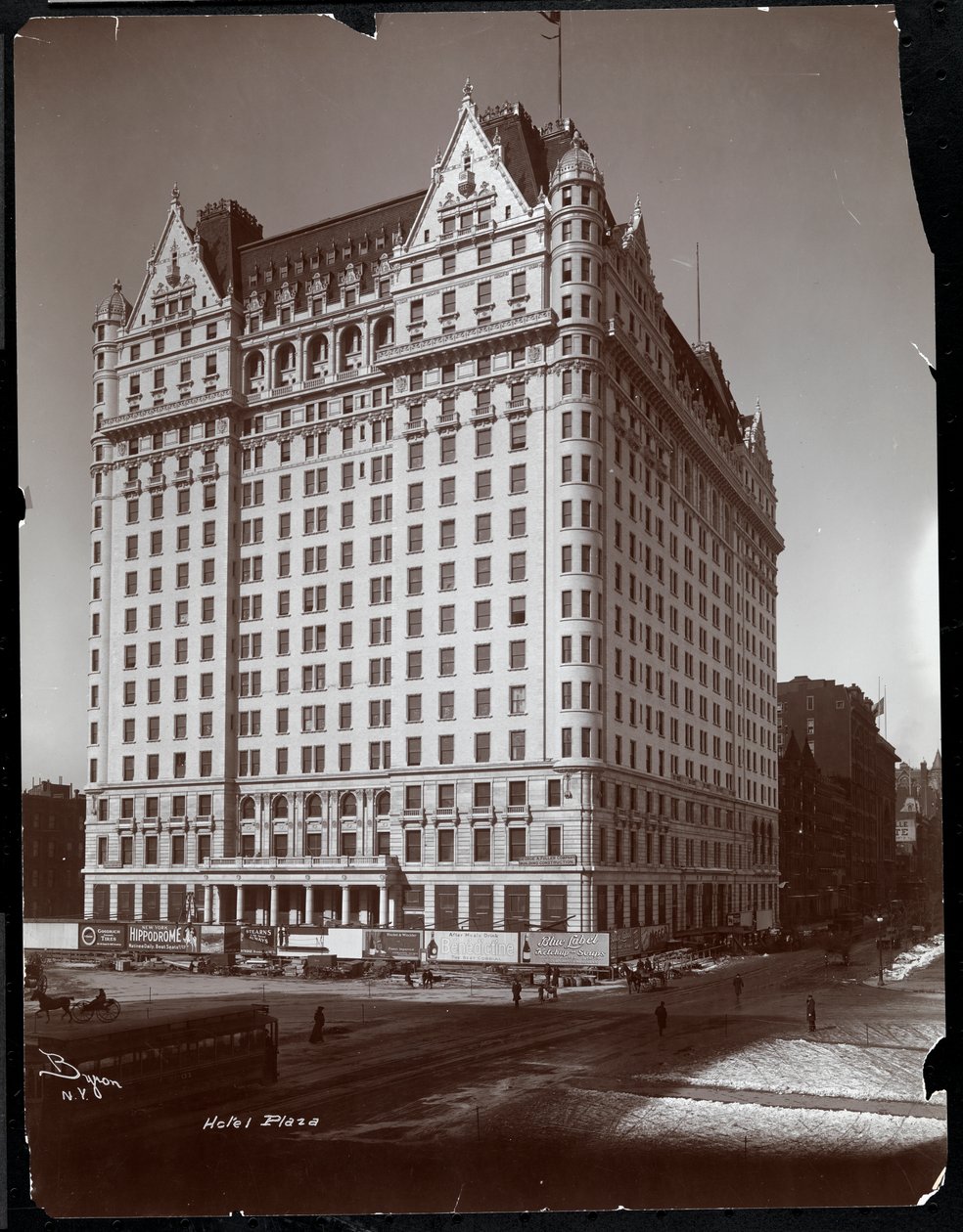 Das Plaza Hotel im Bau, 5th Avenue und 59th Street, New York, ca. 1907 von Byron Company