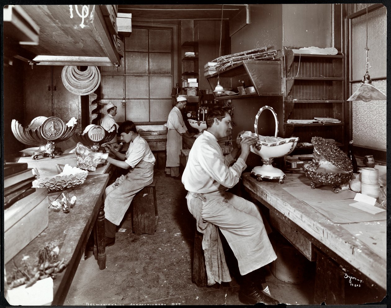 Die Konditoreiabteilung im Hotel Delmonico, 1902 von Byron Company