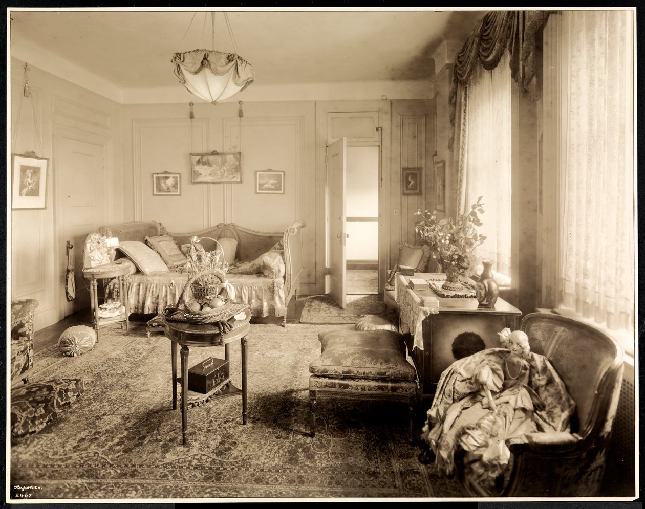Das Wohnzimmer der Suite 1047 im Hotel Majestic, 1925 von Byron Company