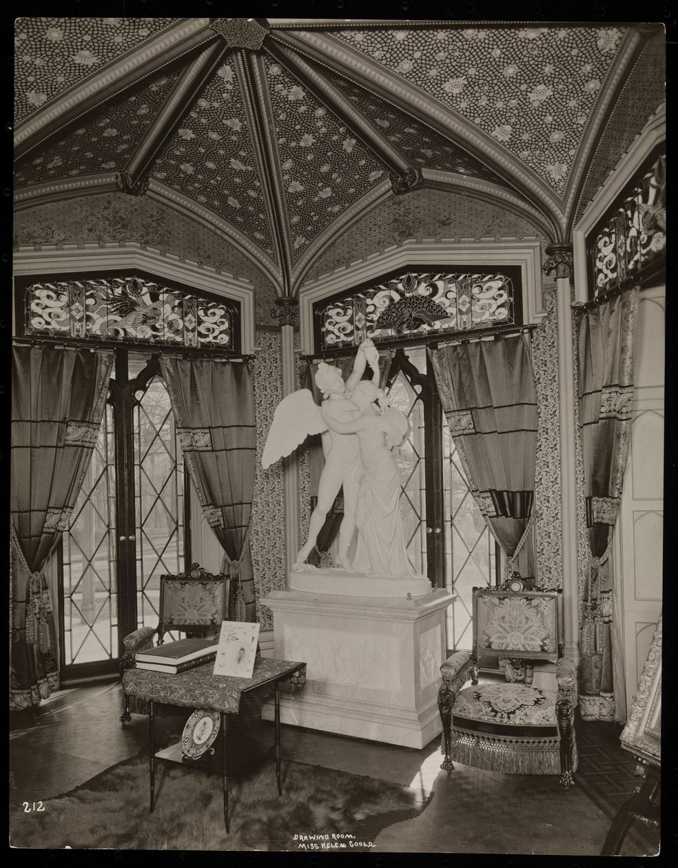 Das Wohnzimmer des Helen Gould Anwesens (ehemalige Jay Gould Residenz) in Tarrytown, New York, 1893-94 von Byron Company