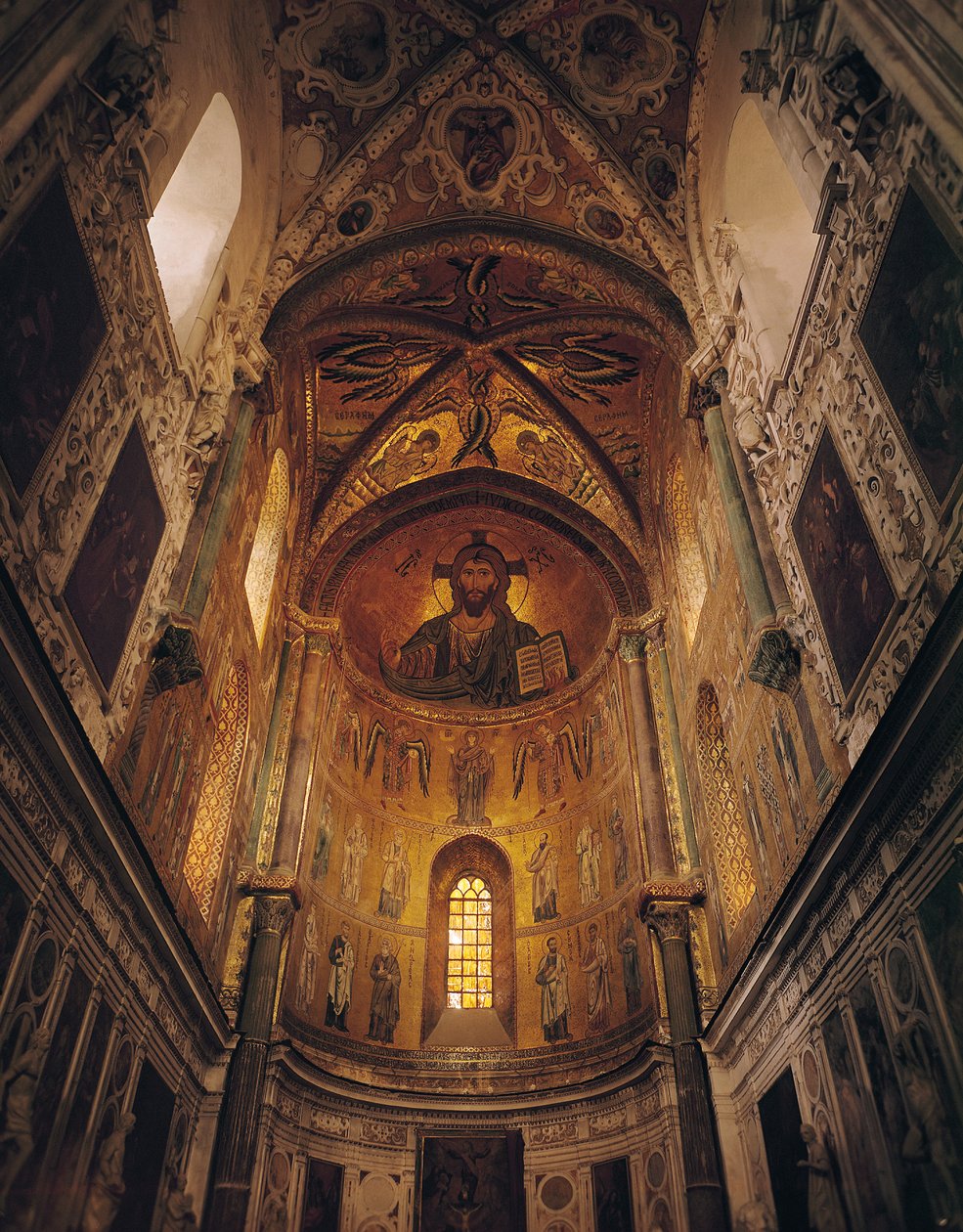 Ansicht der Apsis mit dem Christus Pantokrator und der betenden Jungfrau, umgeben von Erzengeln und Aposteln, 1148 von Byzantine School