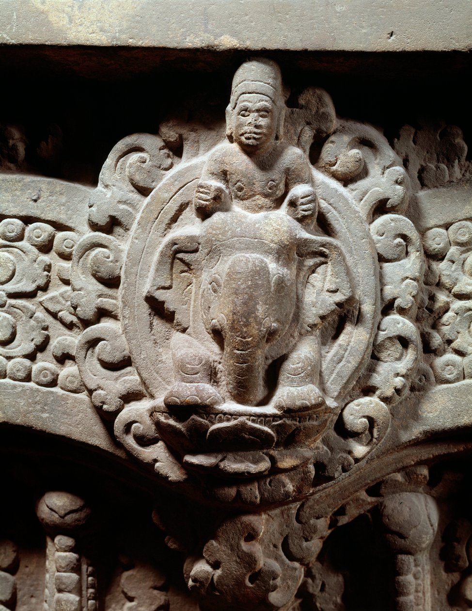 Der Gott Indra in der Mitte auf Airavana und die Marut, die Götter des Sturms und des Windes. Steinbalken im Stil von Sambor Prei Kuk (600-650). Aus Kambodscha. Paris, Guimet Museum, Nationalmuseum für asiatische Kunst von Cambodian