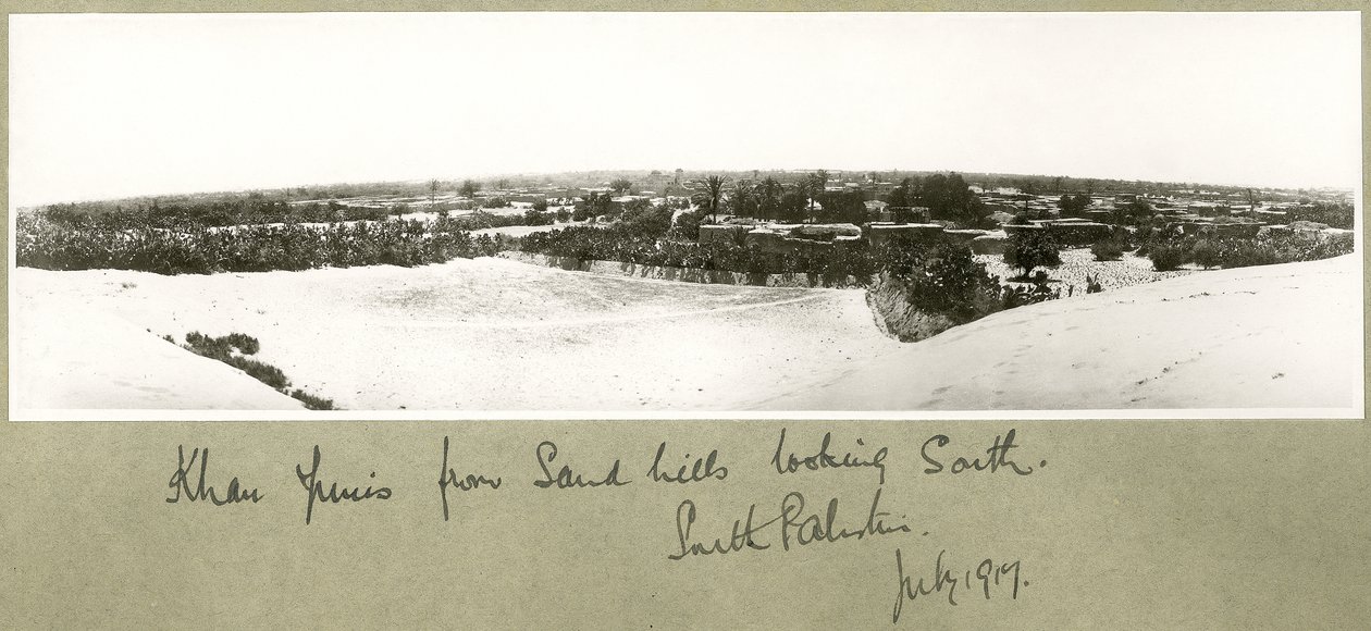 Khan Yunis von Sandhügeln aus nach Süden blickend, Südpalästina, Juli 1917 von Capt. Arthur Rhodes