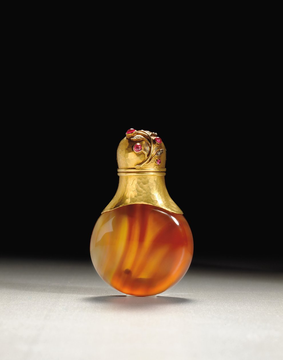Duftflasche, Meistermarke von Erik Kollin, St. Petersburg, ca. 1890 von Carl Fabergé