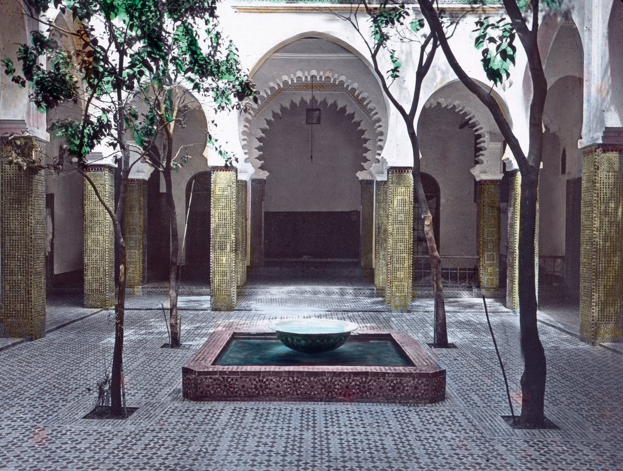 Nordmarokko, Tanger, Innenhof einer Botschaft, Bilddatum: ca. 1910 von Carl Simon