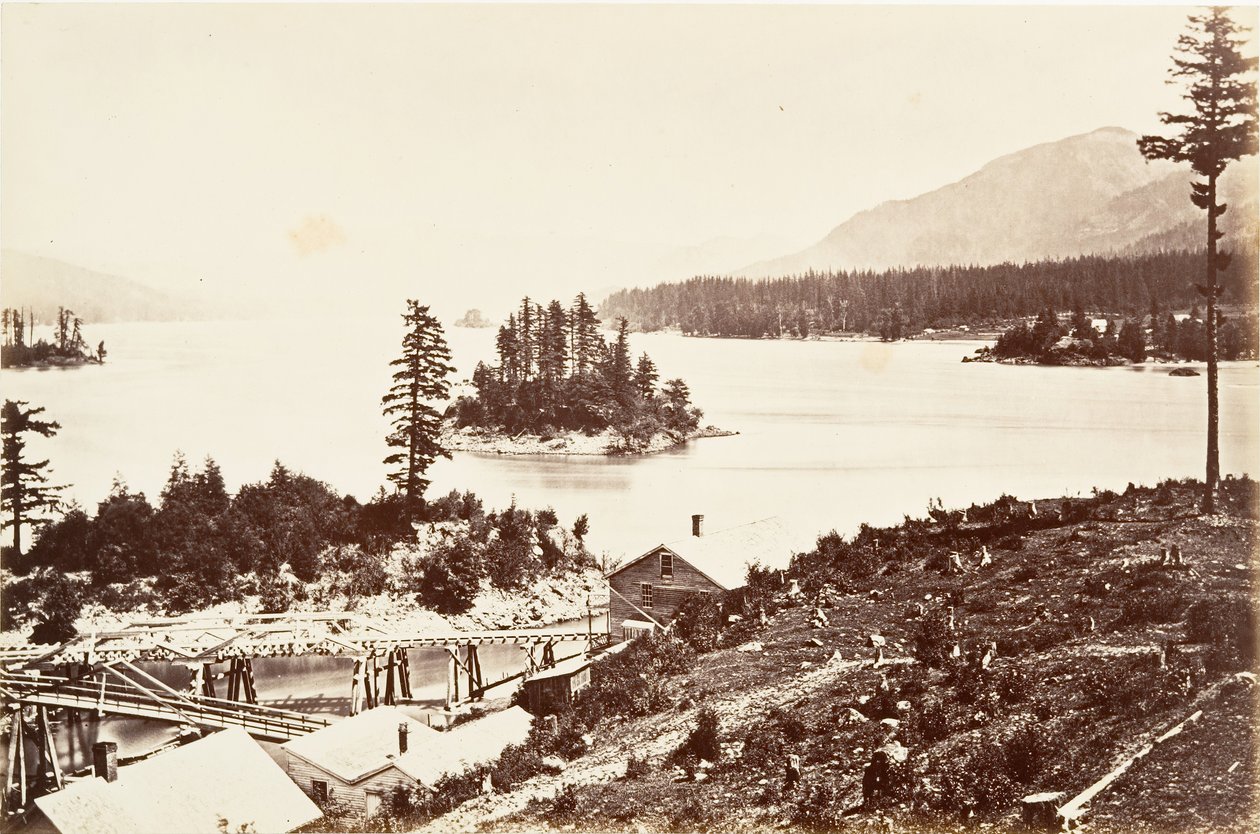 Inseln in den oberen Kaskaden, Oregon, 1867, gedruckt ca. 1876 von Carleton Emmons Watkins