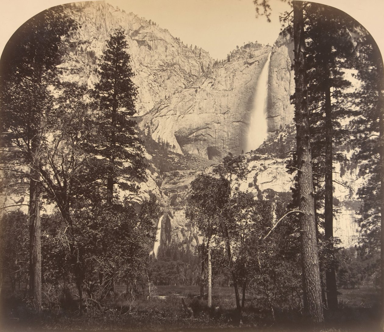 Yosemite Fall. Das Tal hinunter. 2637 Ft., 1861 von Carleton Emmons Watkins