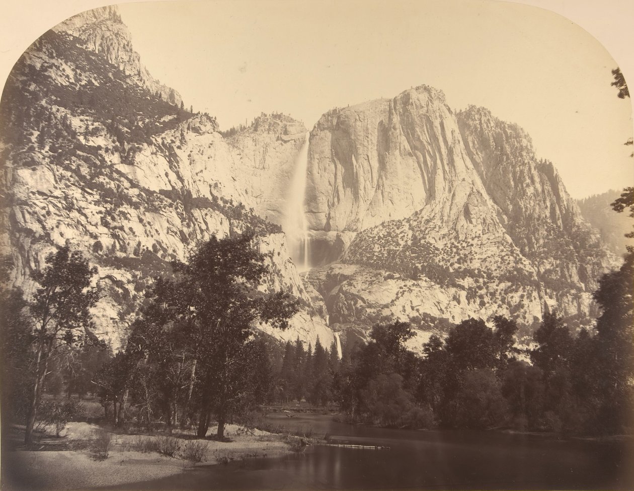Yosemite Falls, Flussansicht, 2637 Fuß, 1861 von Carleton Emmons Watkins