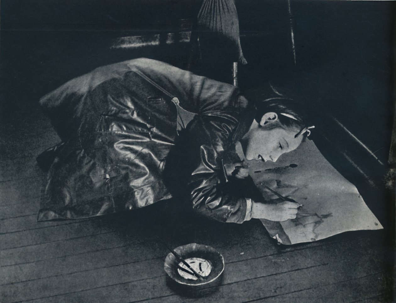 Ein kleines Mädchen, das zurückgelassen wurde, stellt sich die Reise aufs Land vor, 1941 von Cecil Beaton