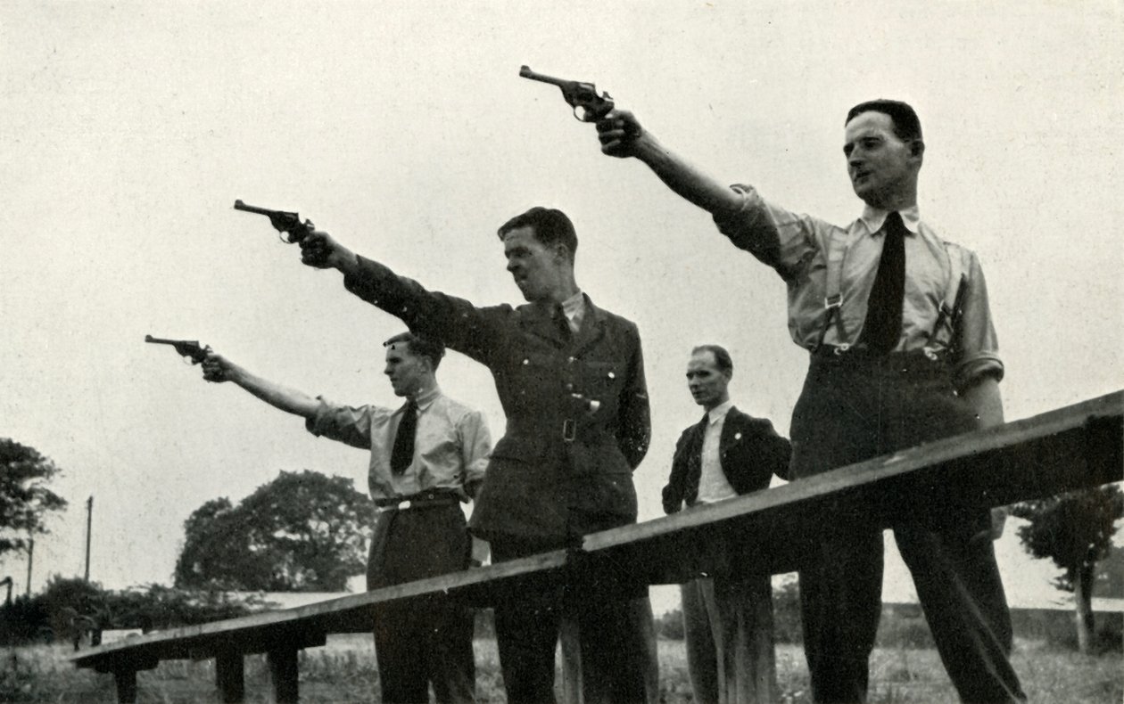 Revolverübungen an der Elementary Flying Training School, 1941 von Charles Brown