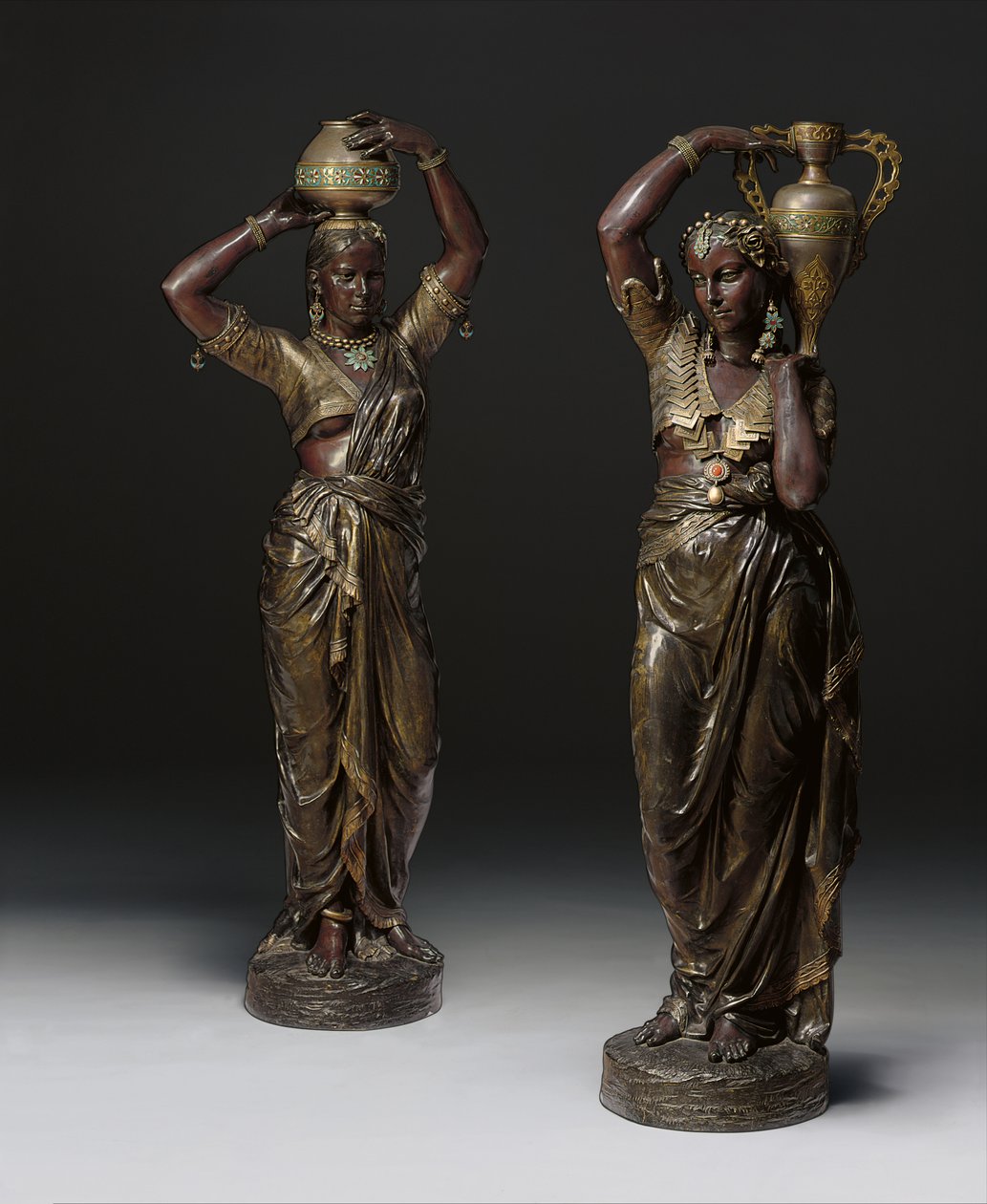 Zwei bronzene Fackelträger in Form von indischen Frauen, die Vasen tragen, 1862-1865 von Charles Henri Joseph Cordier