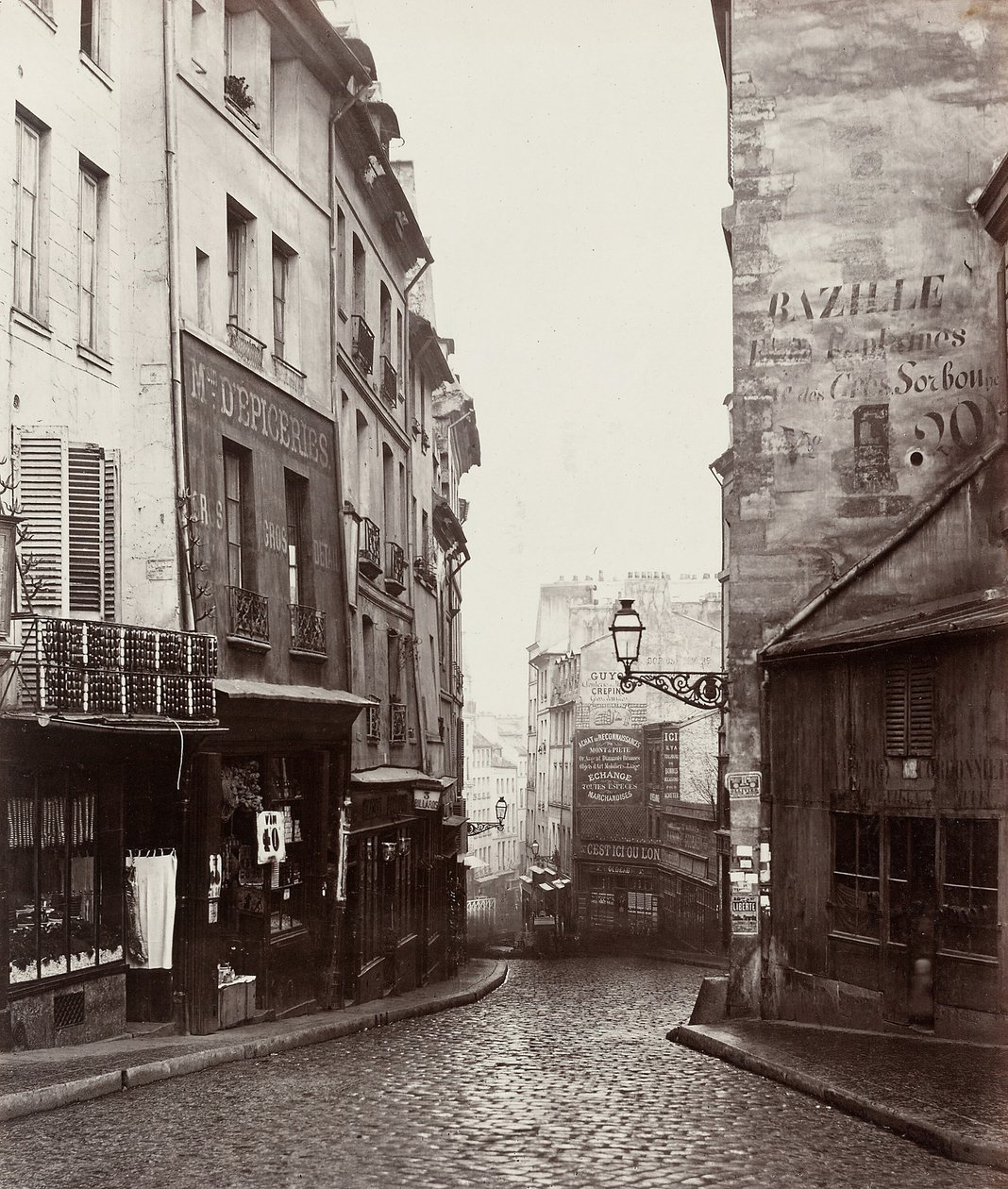 Rue de la Montagne-Sainte-Geneviève nahe der Kreuzung Rue LaPlace, 1865-69 von Charles Marville