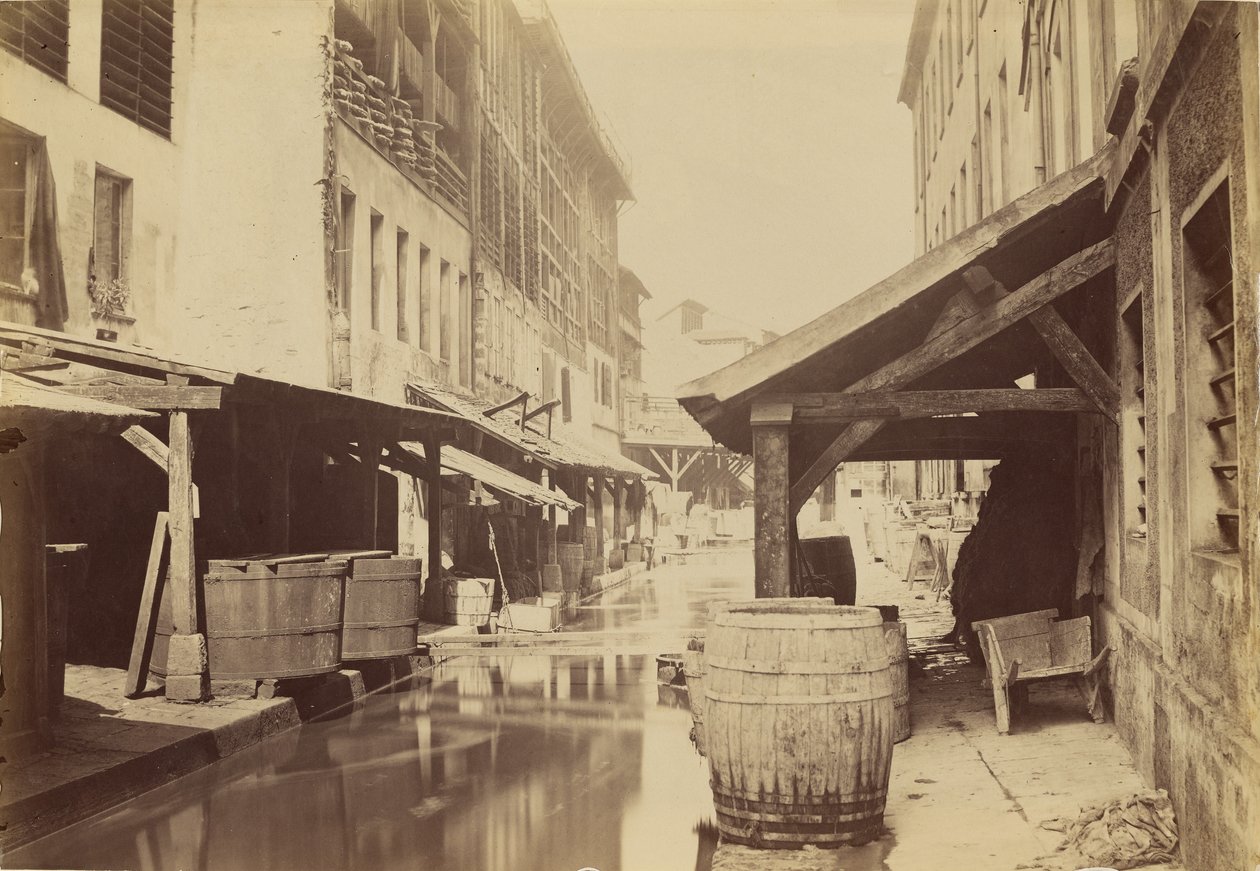Gerberei am Ufer der Bièvre / Die Bièvre und die Gerbereien. Derzeit ein unterirdischer Abwasserkanal von Charles Marville