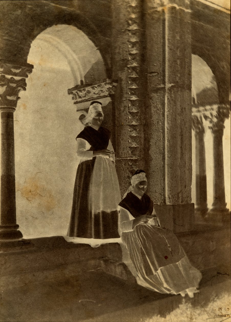 Arlèserinnen im Kreuzgang von Saint-Trophime "Arles" von Charles Nègre