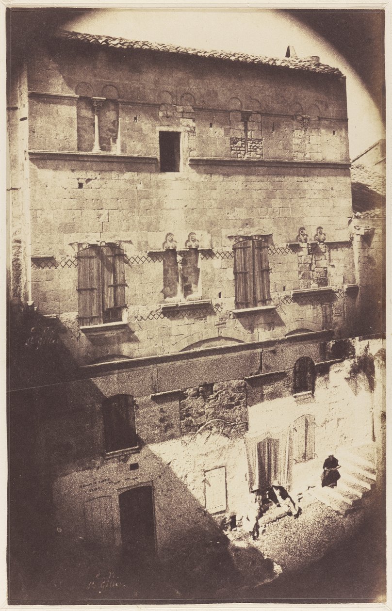 Fassade eines romanischen Hauses in Saint-Gilles du Gard von Charles Nègre