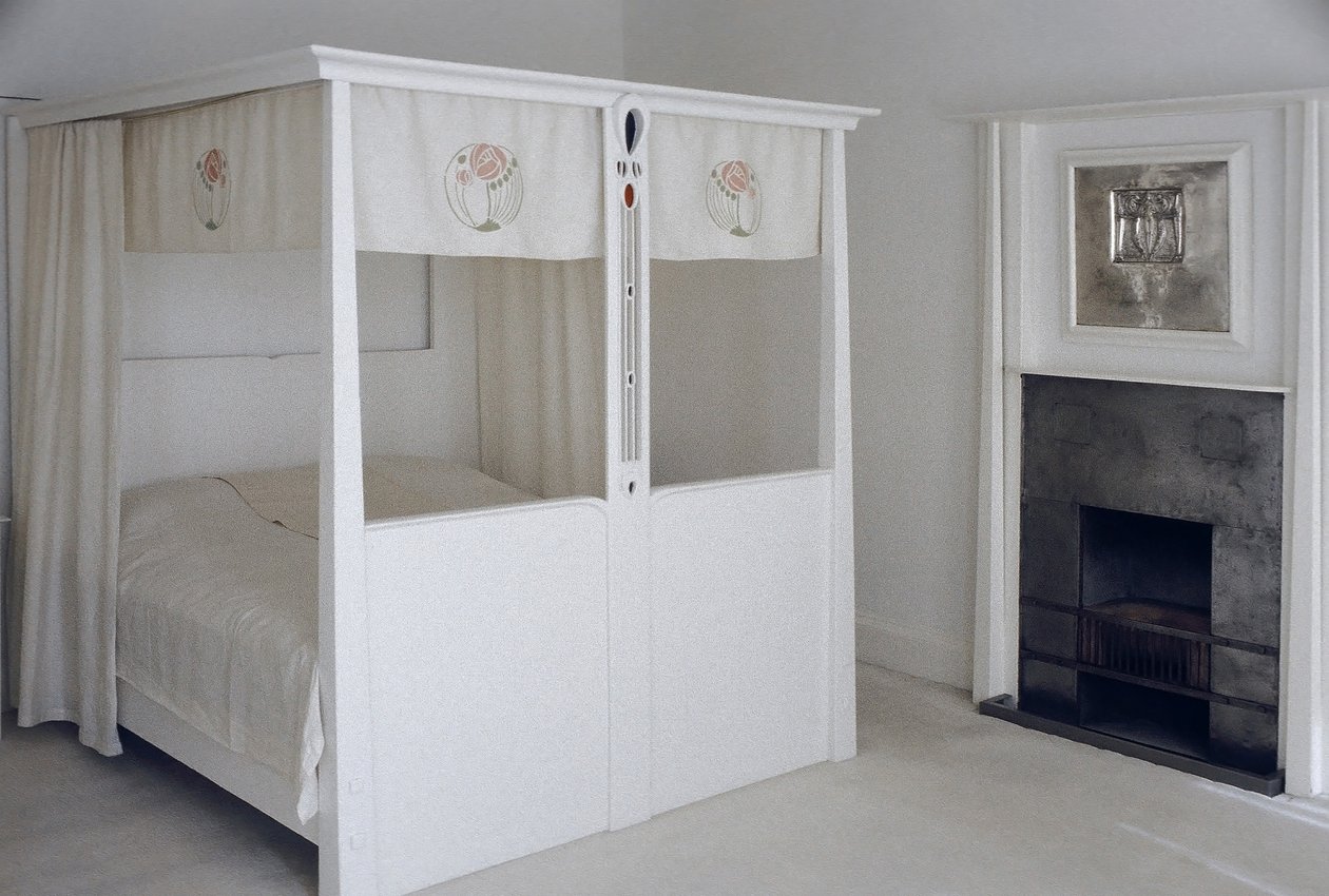 Möbel entworfen für Nr. 120 Mains Street, Glasgow, Himmelbett, ca. 1900 von Charles Rennie Mackintosh