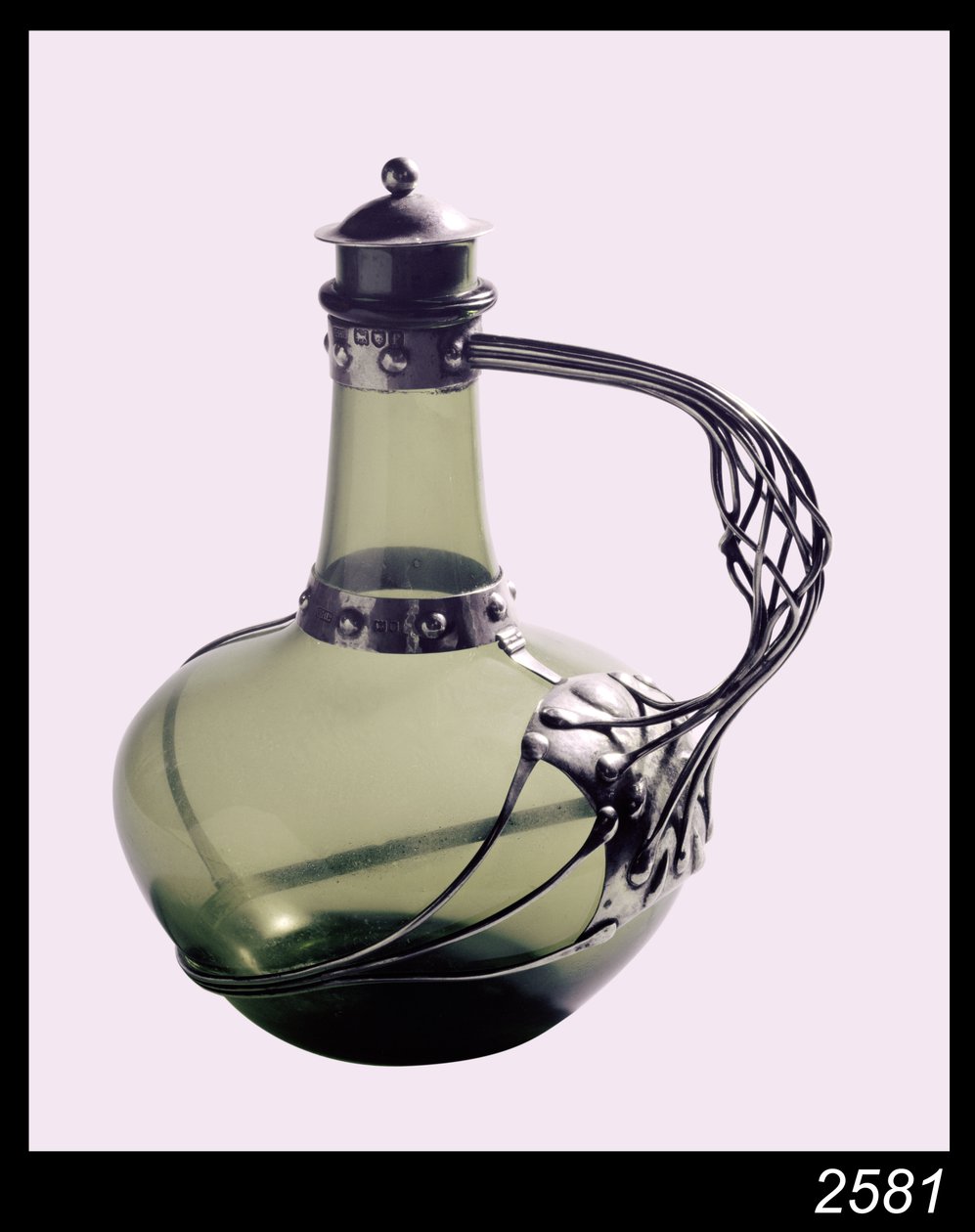 Silbermontierte grüne Glasflasche mit Herstellermarke für die Guild of Handicraft, 1901 von Charles Robert Ashbee