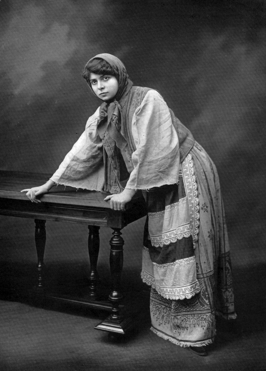 Französische Schauspielerin Jane Rosni-Derys als Sonia Randzew im Stück "Les revoltes", Paris, Foto von Cheri Rousseau und Glauth aus der französischen Zeitung "Le theatre" Dezember 1908 von Cheri Rousseau