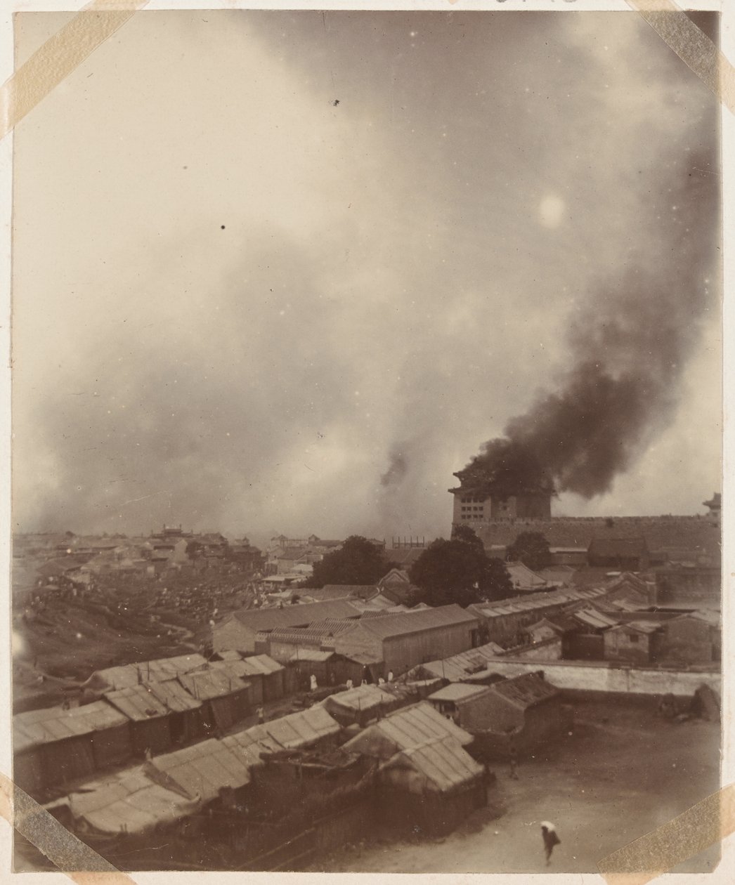 Ein großes Feuer am Haupttor von Peking von Chinese Photographer