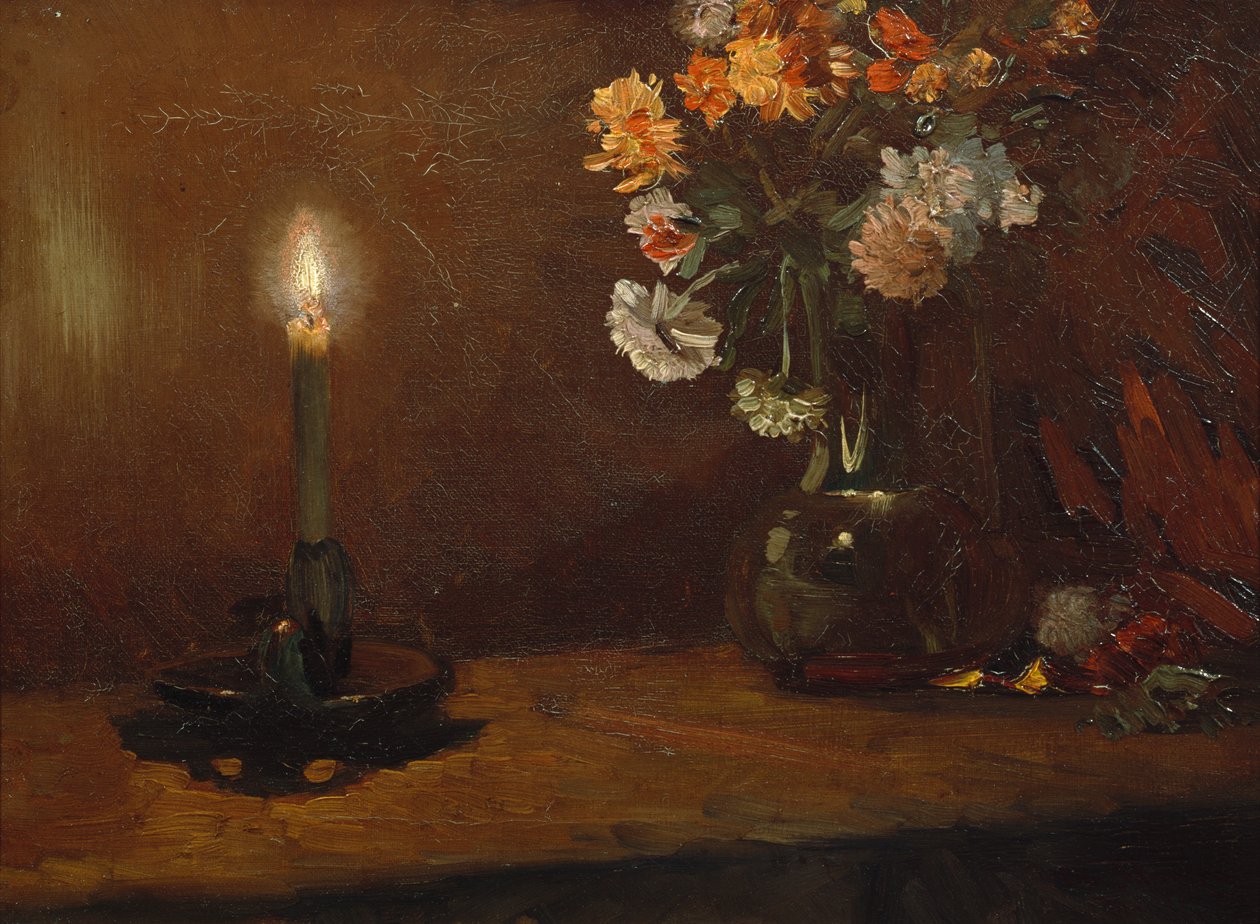 Arrangement mit Kerze und Blumen in Vase von Christian Eriksen Skredsvig