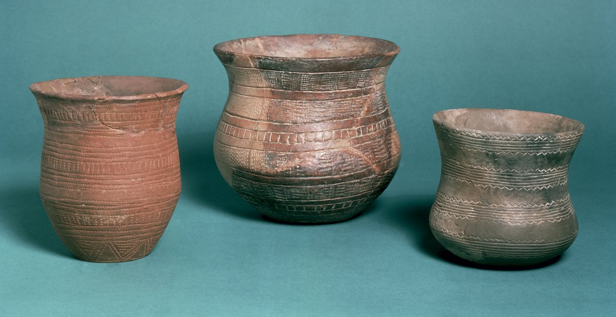 Becher, aus Los Millares in Spanien, Stanton Harcourt in Oxfordshire und Ungarn, Kupferzeit, ca. 2000 v. Chr. von Copper Age
