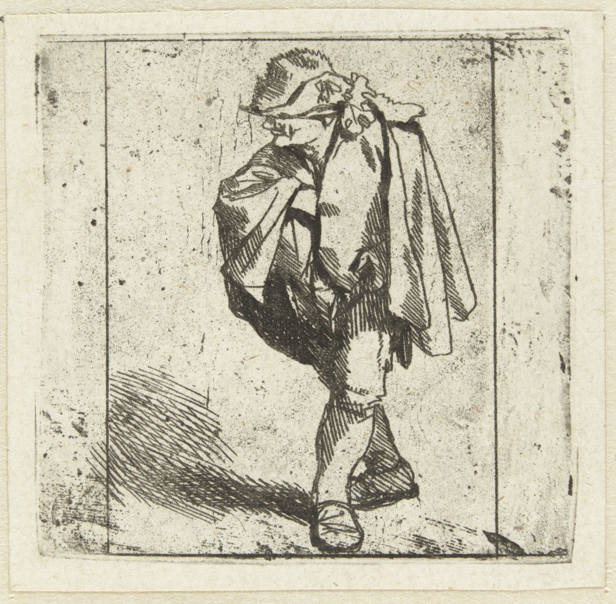 Stehender Mann mit der rechten Hand auf der Brust in seinen Mantel gesteckt von Cornelis Pietersz. Bega