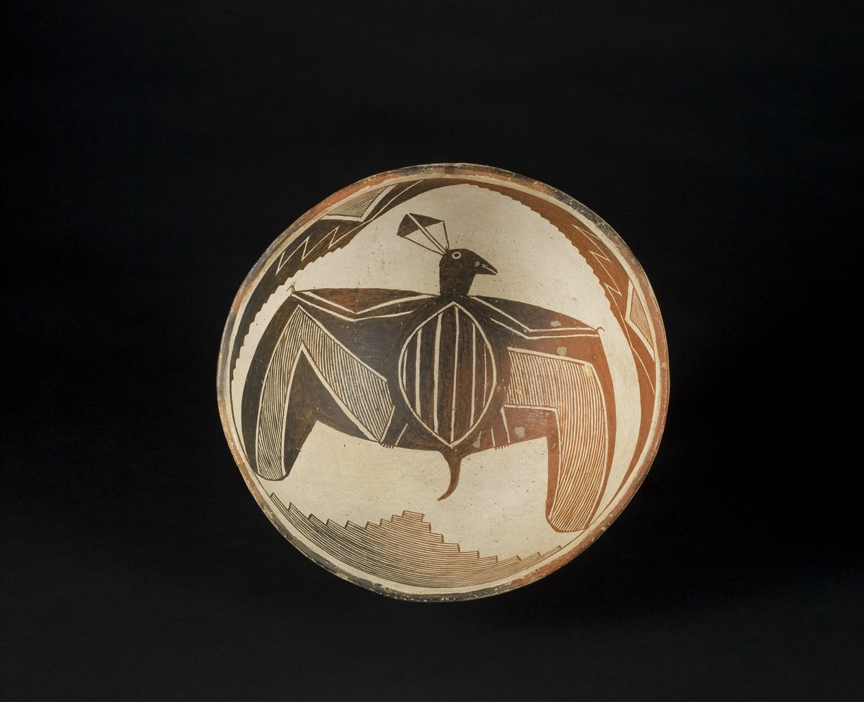 Schale mit bemalten Motiven von Culture Mimbres