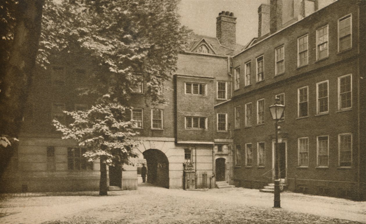Kopfsteinpflaster des ruhigen anderen Hofes im Staple Inn in Holborn, ca. 1935 von Cyril Ellis