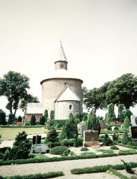 Bjernede Kirche, erbaut 1125-75 von Danish School