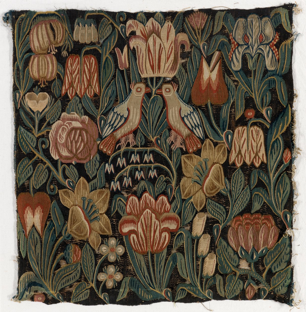 Wandteppich-Kissenbezug mit zwei Vögeln zwischen Blumen, hergestellt in Schleswig-Holstein, Dänemark, um 1690 von Danish School