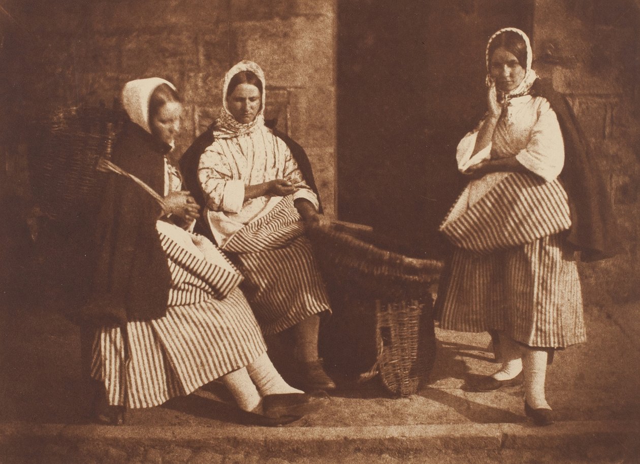 Mrs. Logan und zwei unbekannte Frauen, Newhaven, gedruckt ca. 1916 von Hill and Adamson