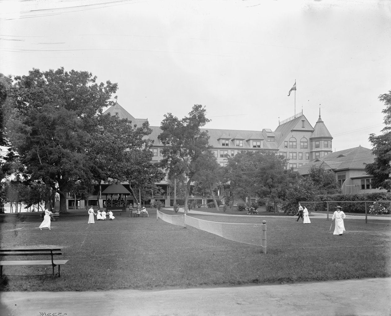 Manhasset, Tennis im Manhanset House, Shelter Island, N.Y., ca. 1904 von Detroit Publishing Co.