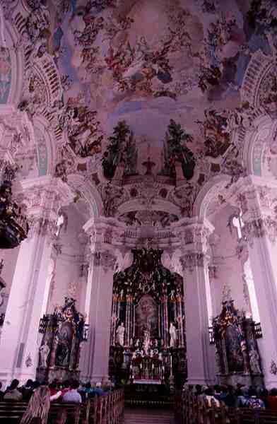 Rokoko-Innenraum der Kirche, begonnen 1727 von Dominikus Zimmermann