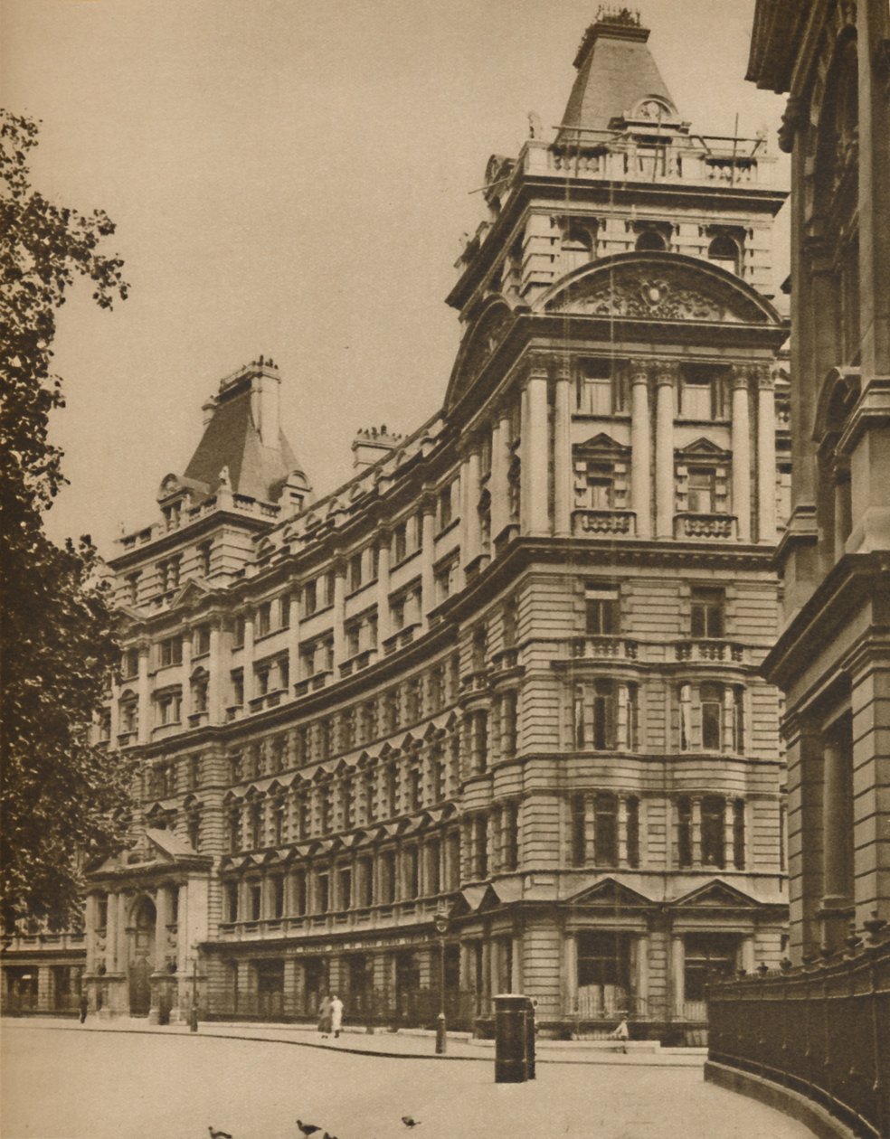 Salisbury House: Palastartige Geschäftsräume in der Stadt, um 1935 von Donald McLeish