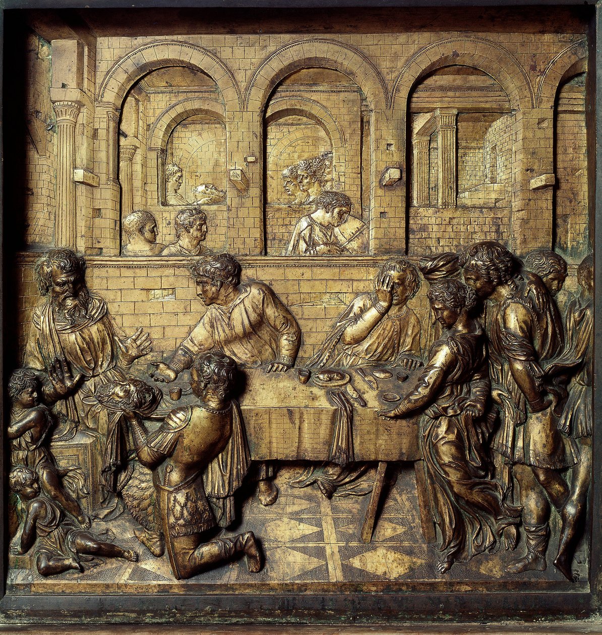 Das Bankett von Herodes Antipas II (21 v. Chr.-39 n. Chr.). Detail des unteren Reliefs des Taufbeckens von Donato di Niccolò di Betto Bardi, genannt Donatello (1386-1466) von Donatello