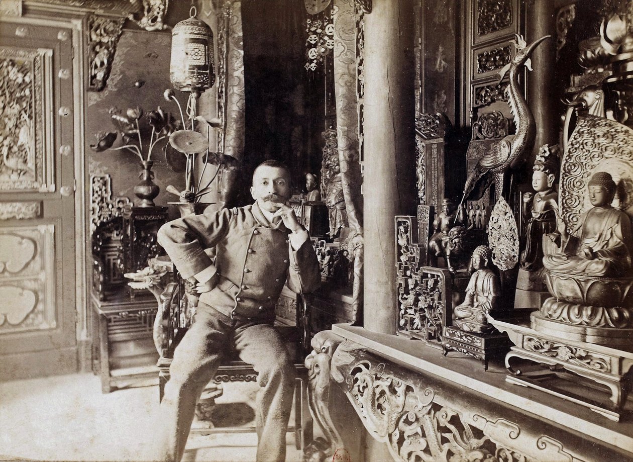 Pierre Loti (1850-1923), französischer Schriftsteller, hier zu Hause in Rochefort, Foto von Paul Cardon alias Dornac, ca. 1892 von Dornac