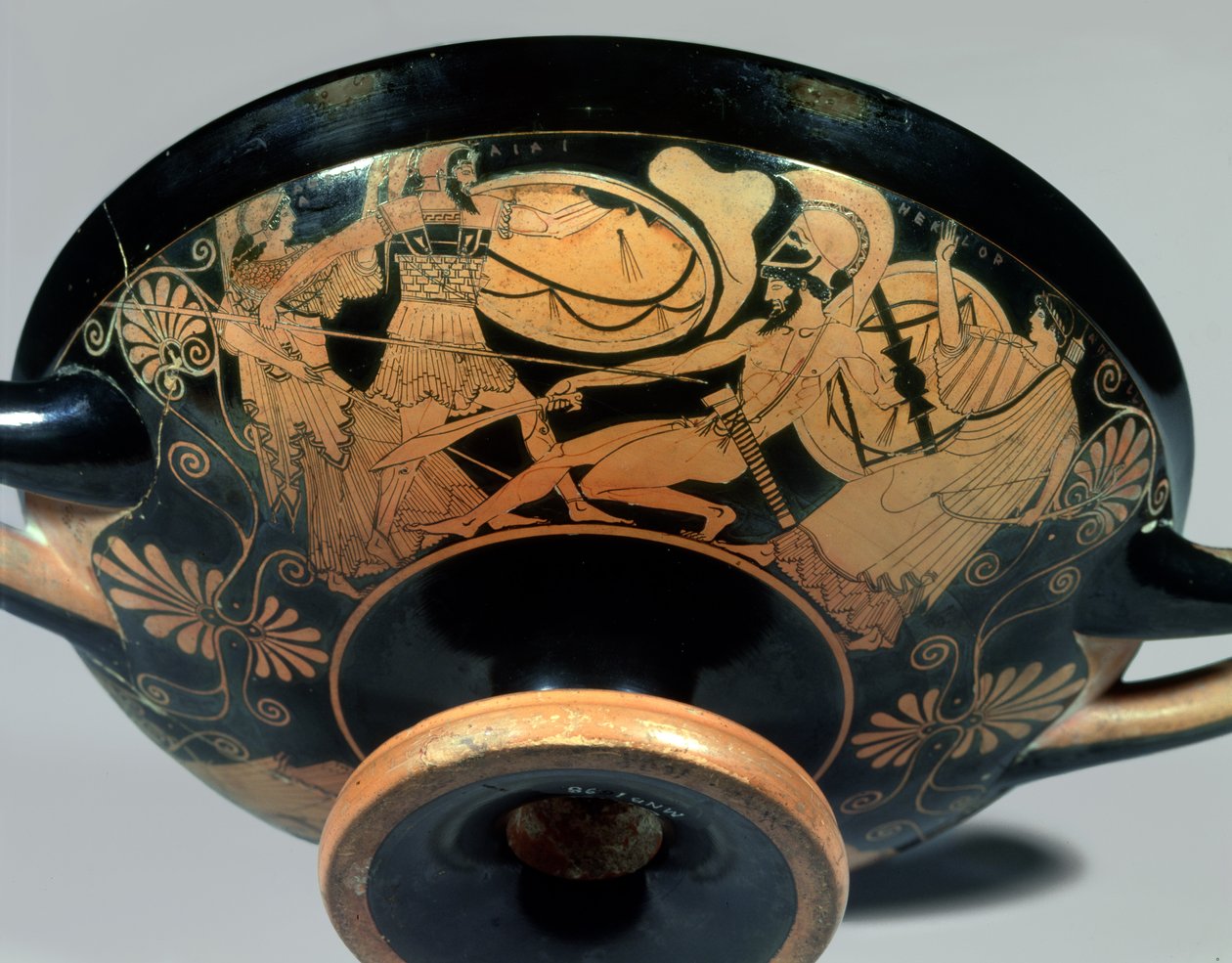 Ajax, von Athena angetrieben, greift Hector an, dem Artemis zu Hilfe eilt, (Detail) von Douris
