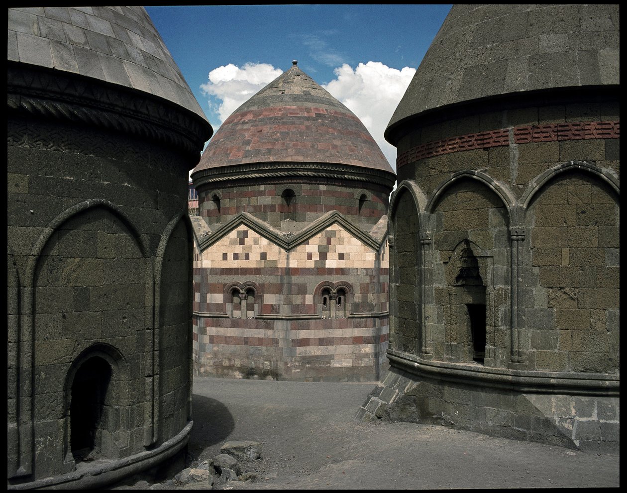 Oktogonales Mausoleum von Sultan Turbesi von Dynasty Seljuq