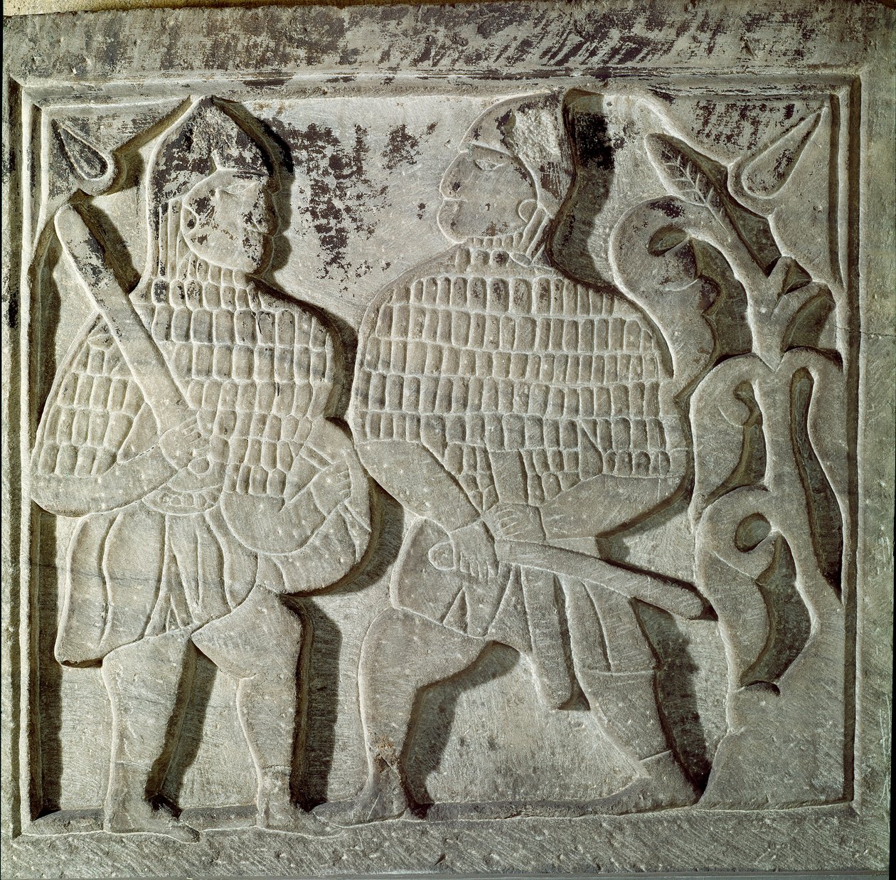 Seldschukische Kunst: Flachrelief darstellend zwei Krieger. Aus Konya, Türkei. 13. Jahrhundert. Türkisches Islamisches Kunstmuseum, Istanbul von Dynasty Seljuq