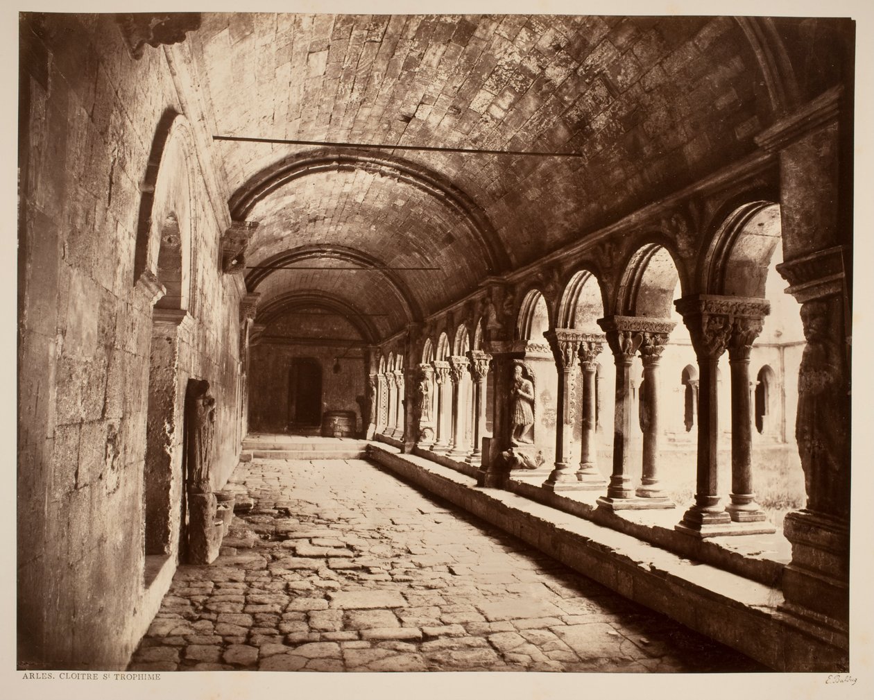 Arles. Kreuzgang St. Trophime (Nordgalerie) von Édouard Baldus