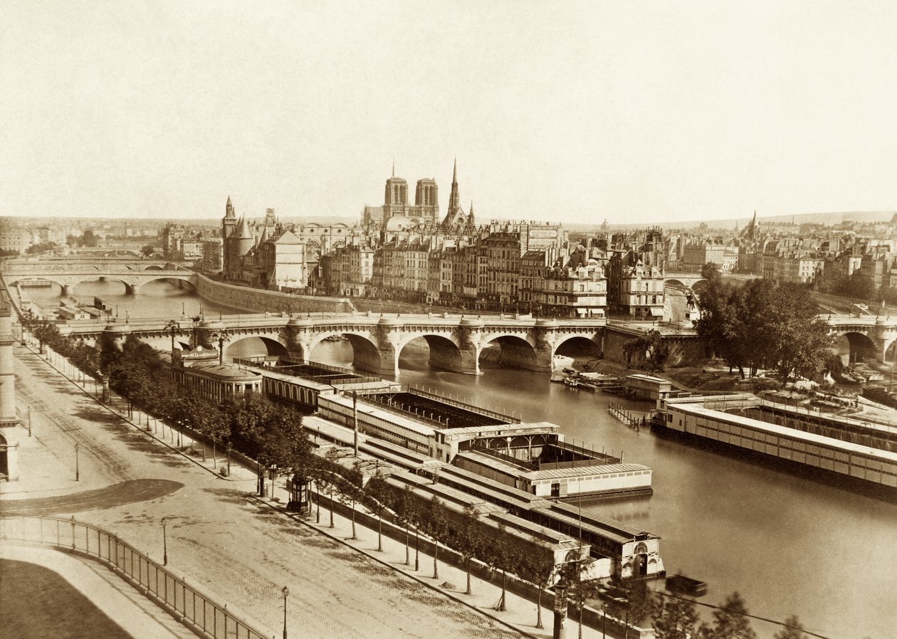 Seine mit Brücken, im Hintergrund Notre-Dame de Paris von Édouard Baldus