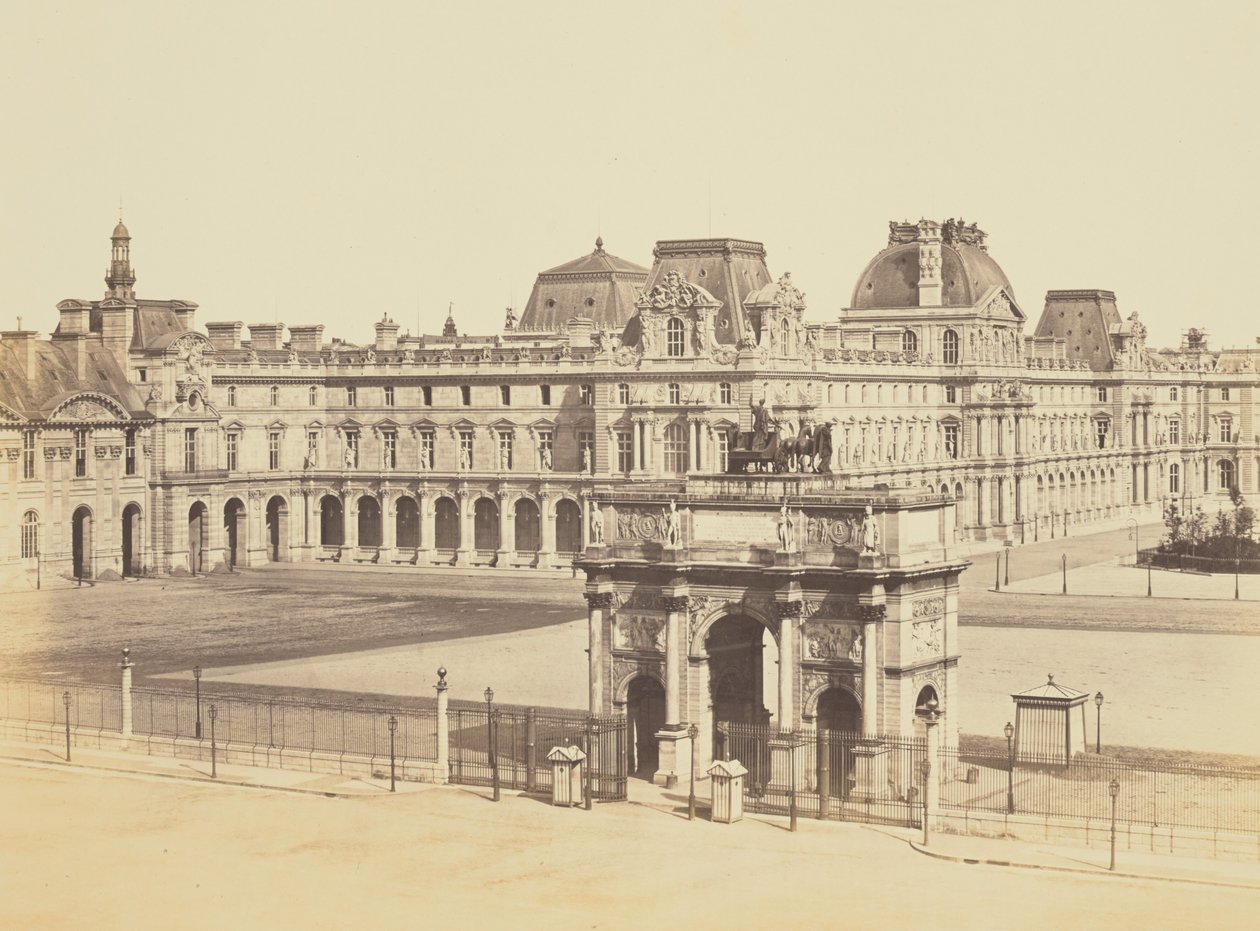 [Der Arc de Triomphe du Carrousel und der Cour Napoléon, von den Tuilerien aus gesehen, Louvre, Paris] von Édouard Baldus